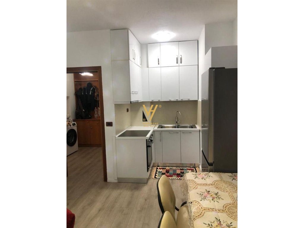 JEPET APARTAMENT 1+1+BLK ME QERA TE ISH EKSPOZITA 70.000 LEKE 2