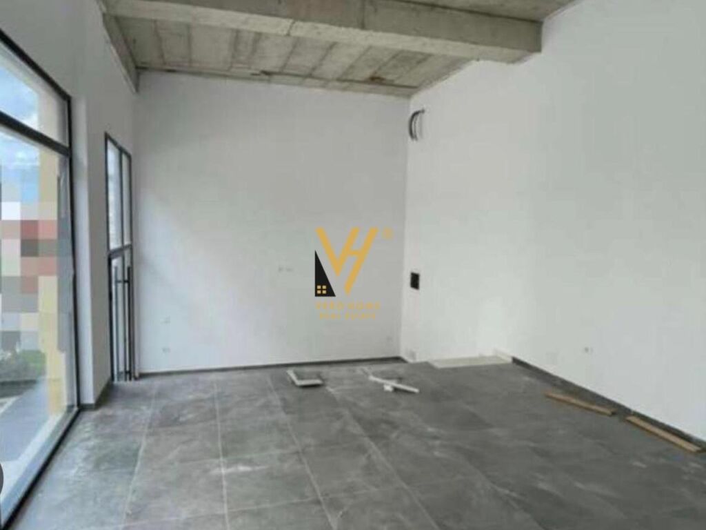 Shitet dyqan te Kopeshti Zoologjik 138 m2