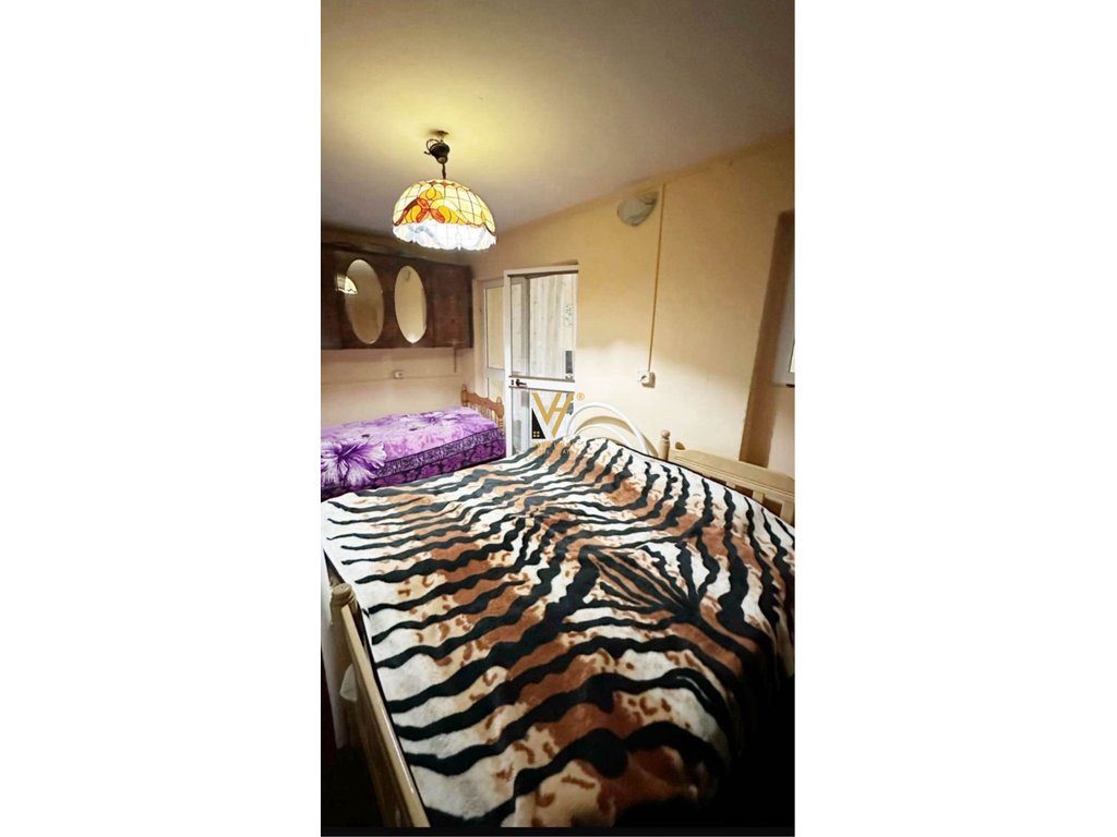 JEPET APARTAMENT 1+1 ME QERA NE QENDER 45.000 LEKE 2
