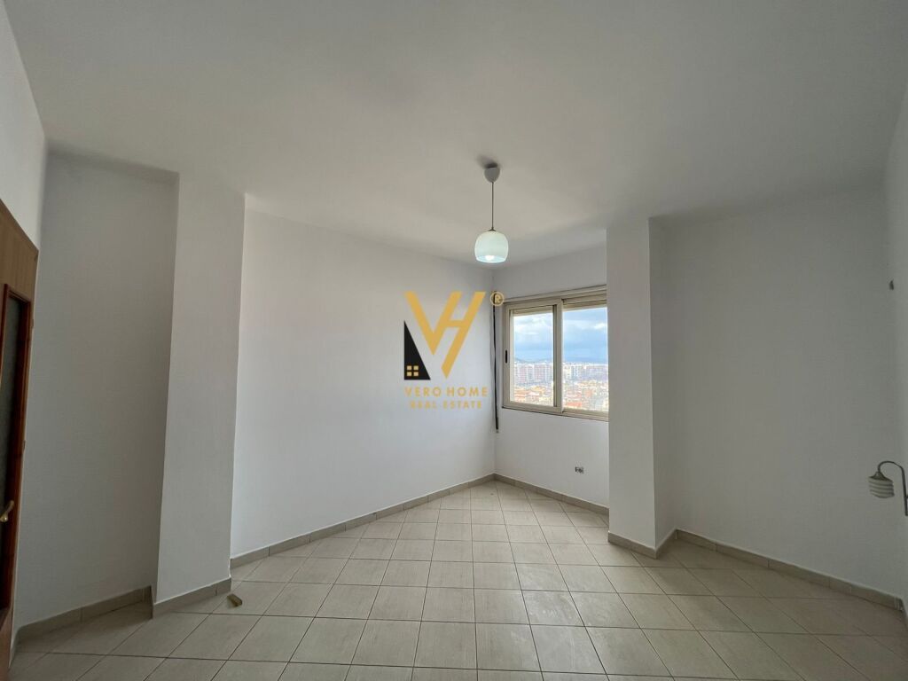 Shitet Apartament 2+1+ballkon te Globi , Rruga e Kavajes 117 m2 4