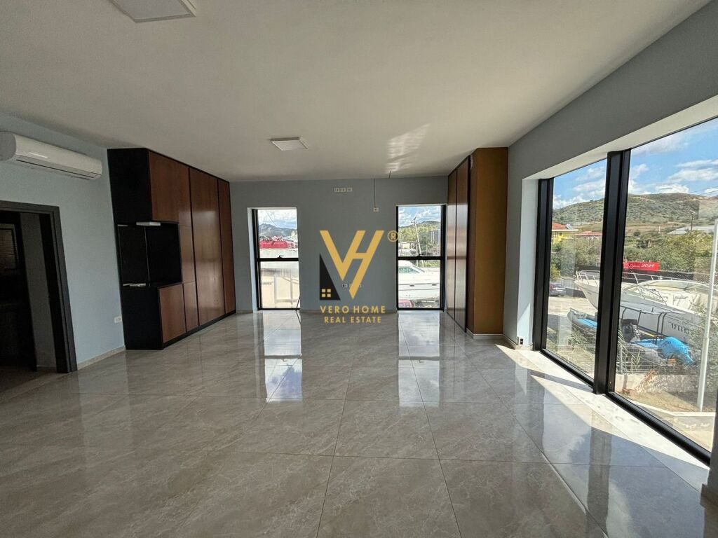 Jepet Kapanon me qera ne Marikaj , Vore 1620 m2 4