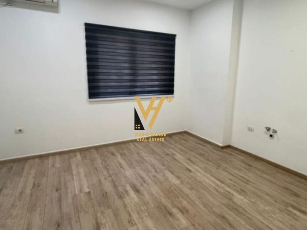 SHITET ZYRE 122 M2 TE RRUGA E ELBASANIT 488.000 EURO