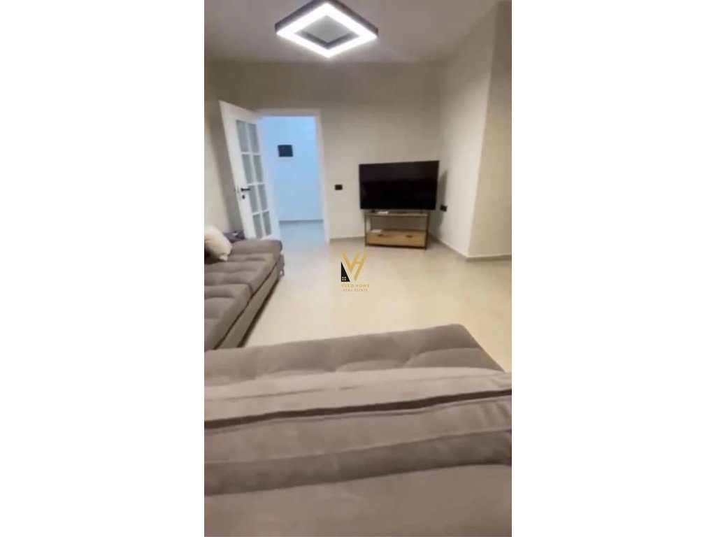 JEPET APARTAMENT 2+1+BLK ME QERA TE KOMUNA E PARISIT 70.000 LEKE 2