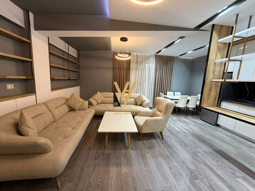 JEPET APARTAMENT 3+1+2+3BLK ME QIRA TE KODRA E DIELLIT 1.200 EURO
