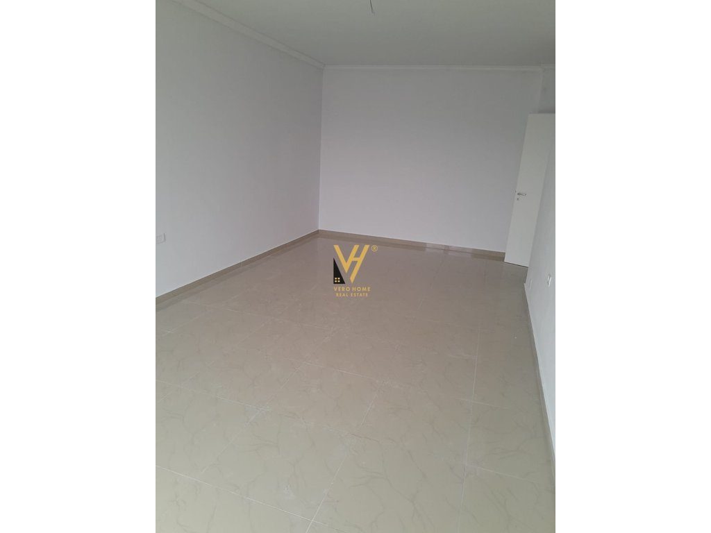 JEPET ZYRE ME QERA, KAMEZ 400 EURO