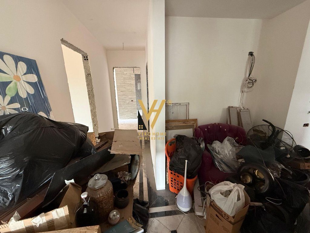JEPET ZYRE 250 M2 ME QERA TE KOMPLEKSI DELIJORGJI 250.000 LEKE 3