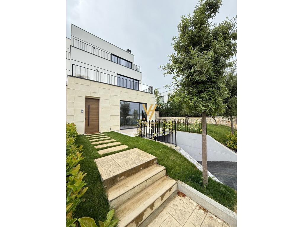 SHITET VILE TRE KATESHE TE REZ.FOREST,LIQENI THATE 1.500.000 EURO