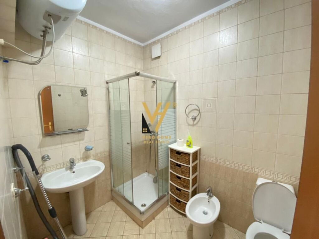 Jepet Apartament 2+1+2+ballkon te Rruga e Elbasanit 102 m2 4