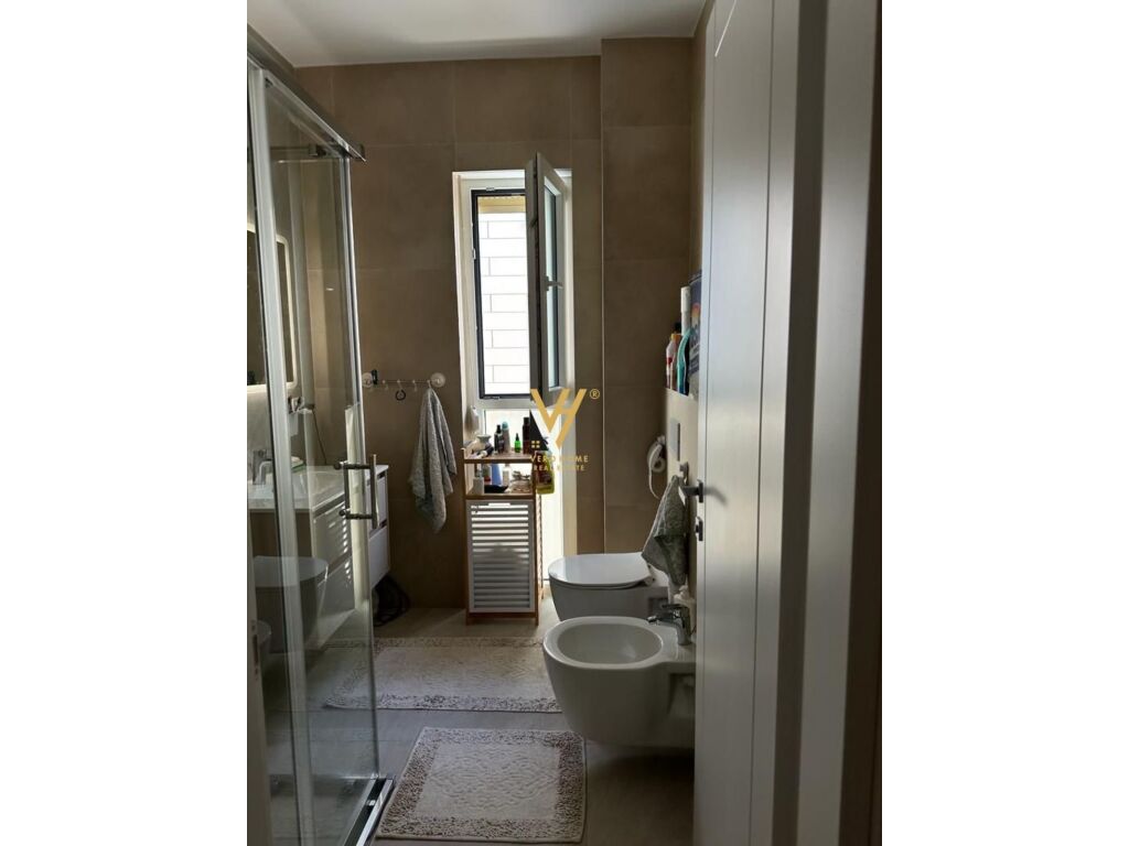 Jepet Apartament 2+1+ballkon+post parkimi me qera te Liqeni i Thate 84 m2 4