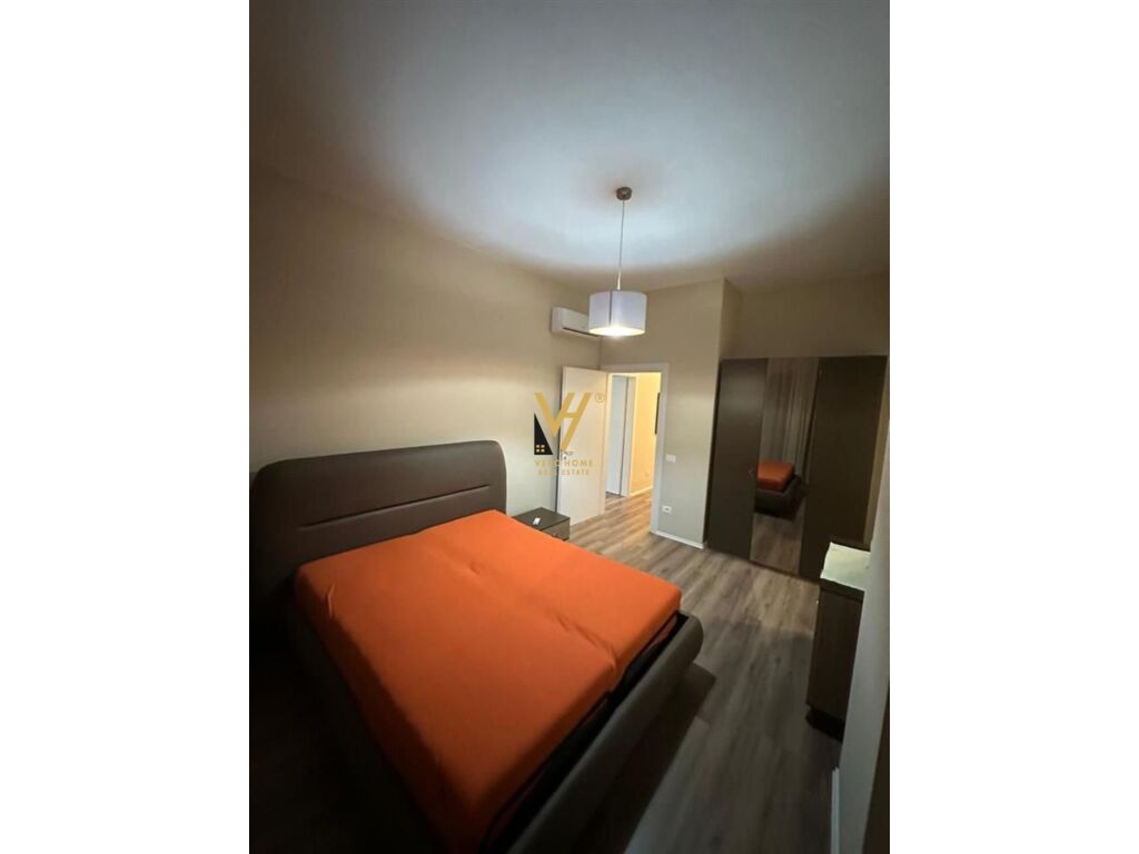 Jepet Apartament 2+1+ballkon me qera te Pazari i Ri 110 m2 2