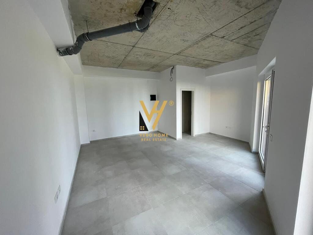 Jepet dyqan me qera te Kompleksi Mangalem 21 38m2