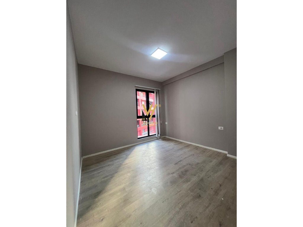 JEPET ZYRE 133 M2 ME QIRA TE FARMACIA 10, RRUGA E DIBRES 920 EURO 2