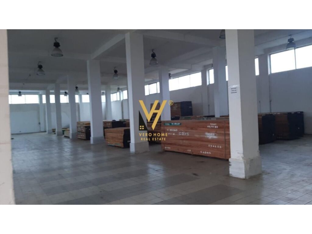 Jepet ambjent biznesi me qera ne Kashar 1.800 m2