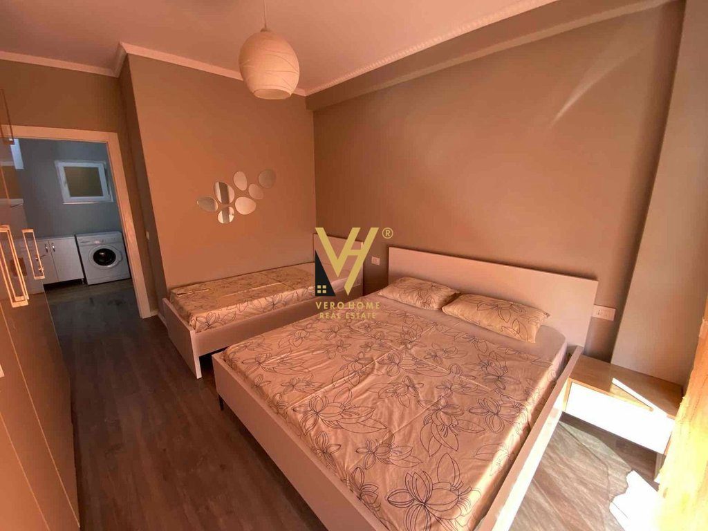 JEPET APARTAMENT 1+1+BLK ME QIRA TE BULEVARDI I RI 45.000 LEKE 4