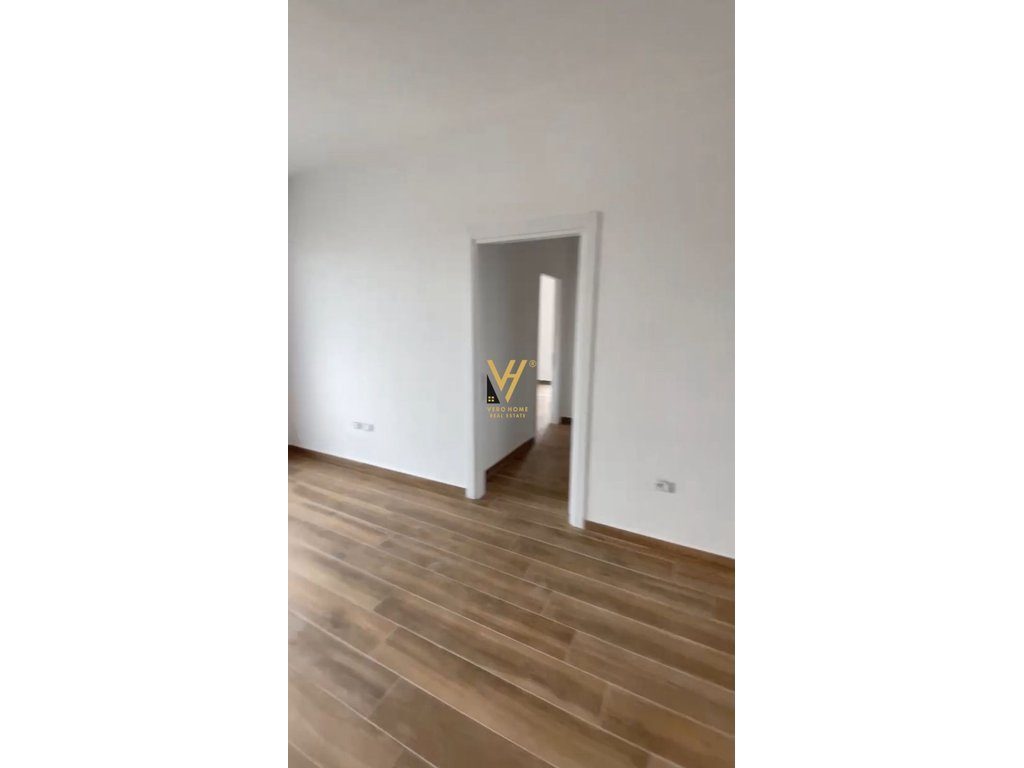 JEPET ZYRE 110M2 ME QERA TE KOMPLEKSI ARLIS 550 EURO 4