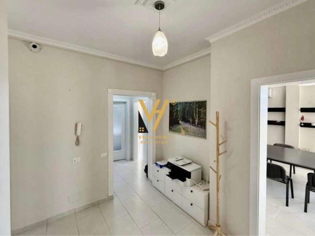 JEPET APARTAMENT 3+1+2+3BLK ME QERA TE RRUGA FUAT TOPTANI 700 EURO 2