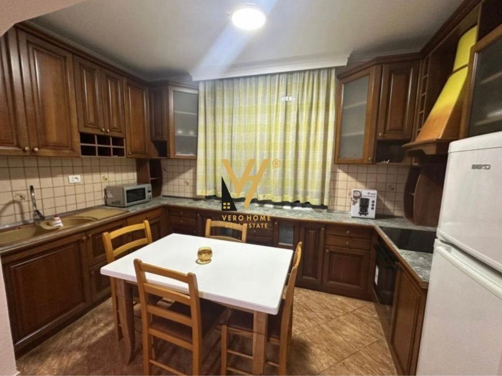 JEPET APARTAMENT 2+1 ME QIRA TE FUSHA E AVIACIONIT 650 EURO 3