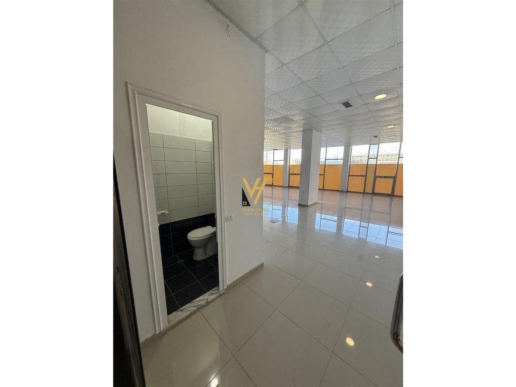JEPET AMBIENT BIZNESI 220 M2 ME QERA NE PASKUQAN 75.000 LEKE 3