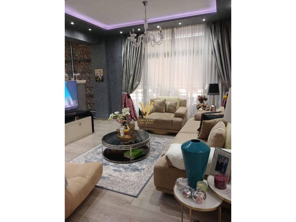 Shitet Apartament 2+1+2+ballkon te Ish Parku i Autobusave 140 m2 3
