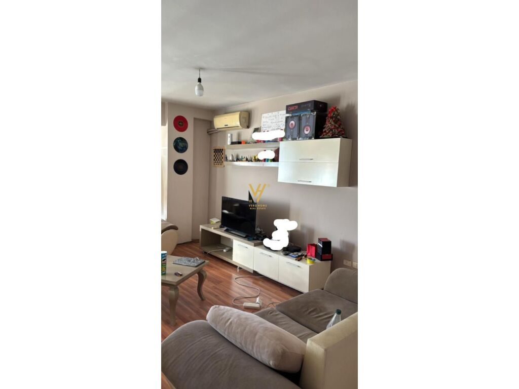 Jepet Apartament 3+1+2+ballkon me qera te Rruga e Kavajes 130 m2