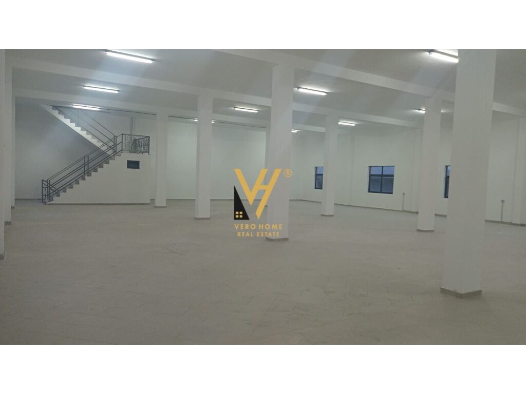 Jepet Magazine me qera ne Aksin Tirane-Durres 1500 m2 2