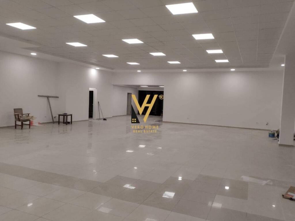 Jepet ambjent biznesi me qera te Qyteti i Studentit 260 m2