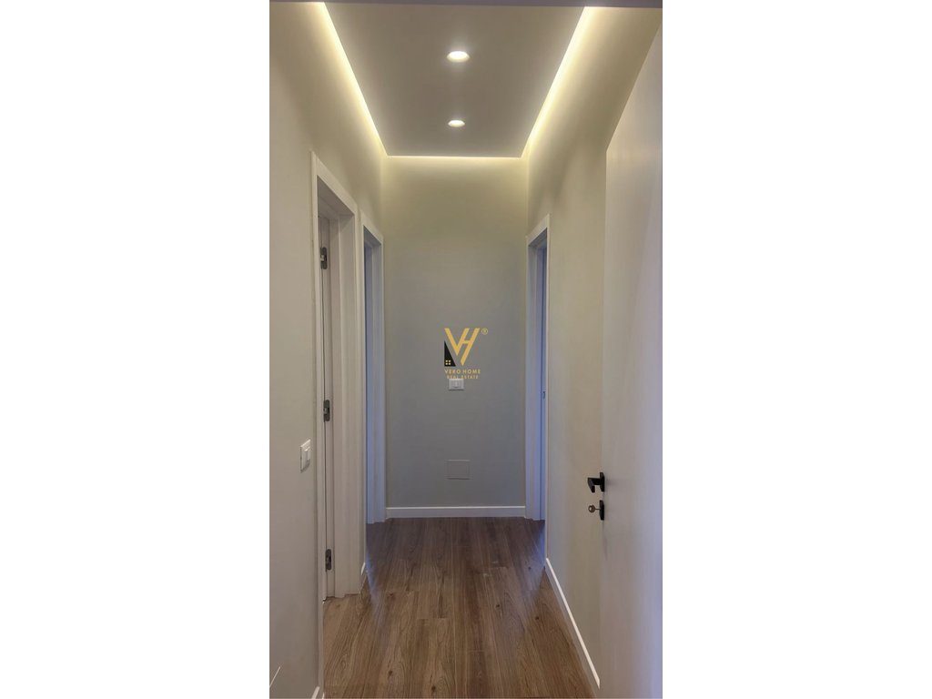 JEPET ZYRE 127 M2 ME QERA TE RRUGA E KOSOVAREVE 1.500 EURO 3