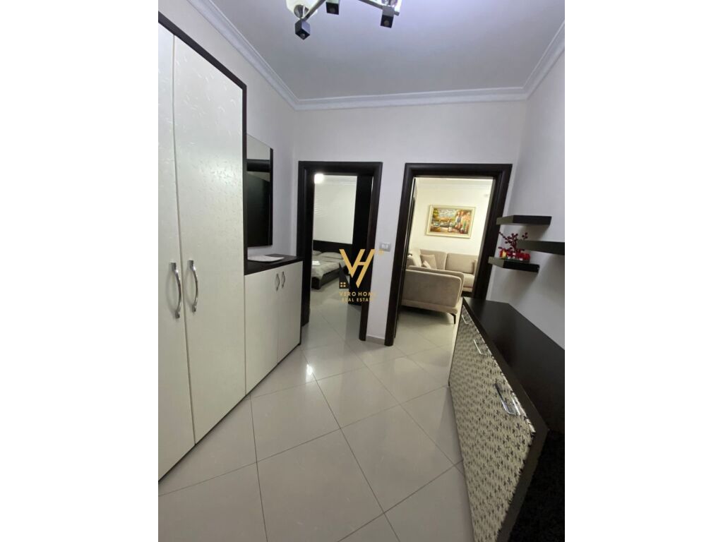 Jepet Apartament 3+1 me qera te Pazari i Ri 90 m2