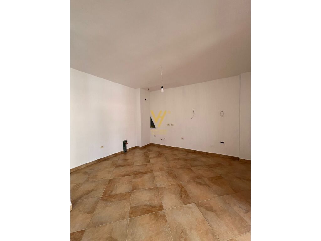 Shitet Apartament 2+1+2+ballkon ne Fresku 150 m2 3