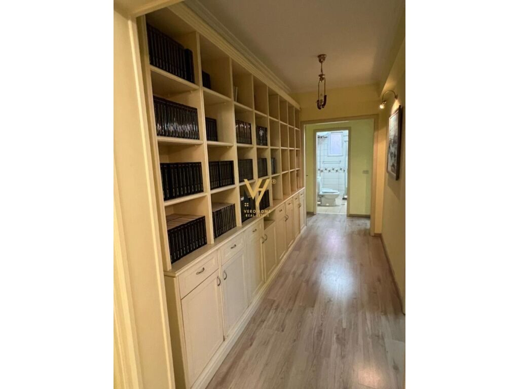 Jepet zyre me qera ne Qender 120 m2 3