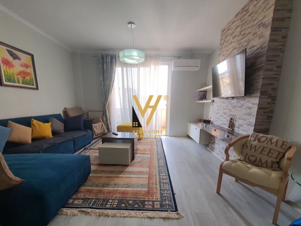 Jepet Apartament 2+1+2+ballkon me qera te Rruga Margarita Tutulani 110 m2