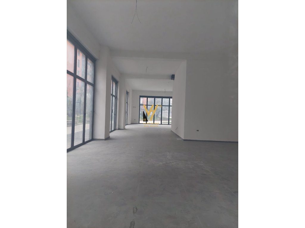 JEPET DYQAN 172 M2 ME QERA TE GREEN CITY, ASTIR 250.000 LEKE