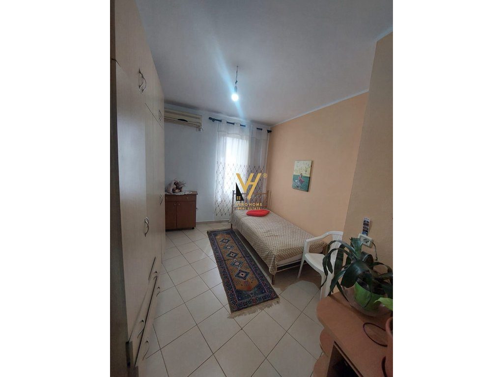 JEPET APARTAMENT 2+1+2+BLK ME QERA NE SELITE 55.000 LEKE 3