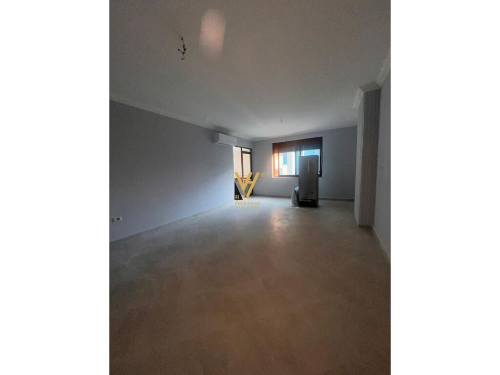 Jepet Zyre me qera te Usluga , Stacioni i Trenit 110 m2 2