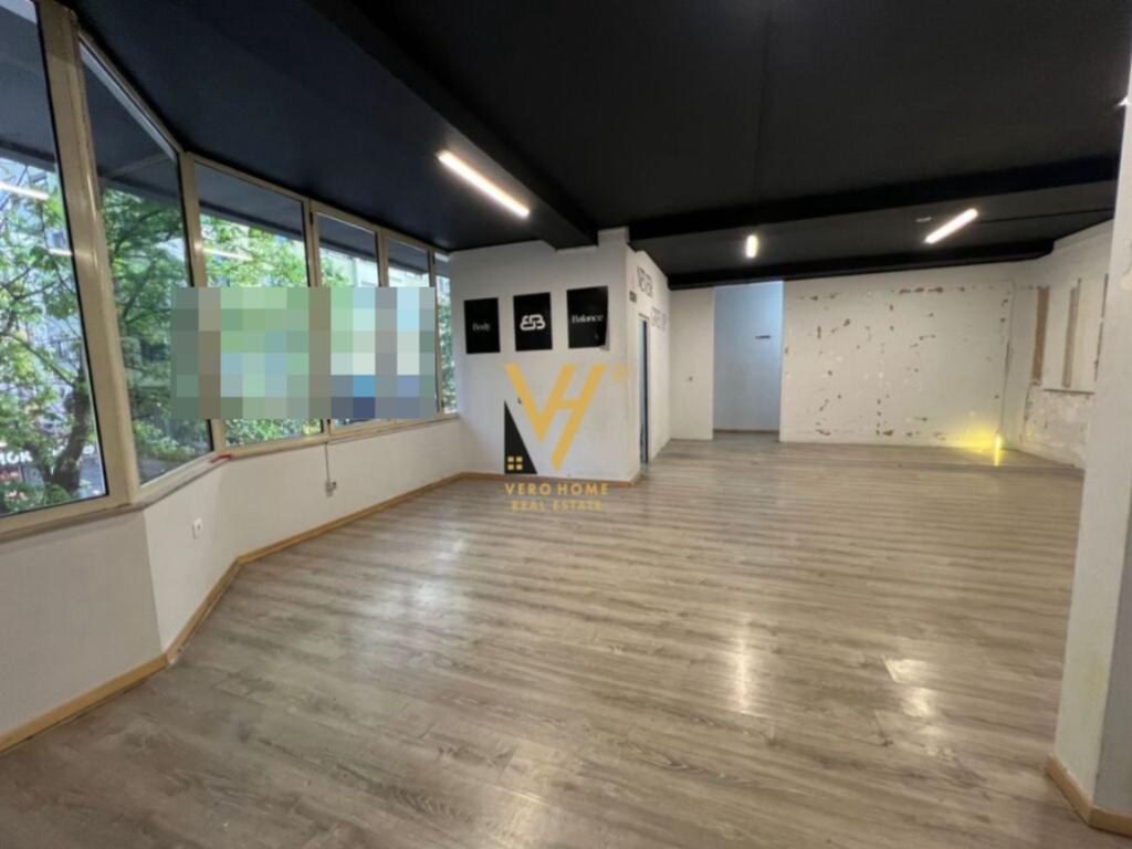 JEPET AMBIENT BIZNESI 115 M2 ME QERA TE LSI, BLLOK 1.500 EURO