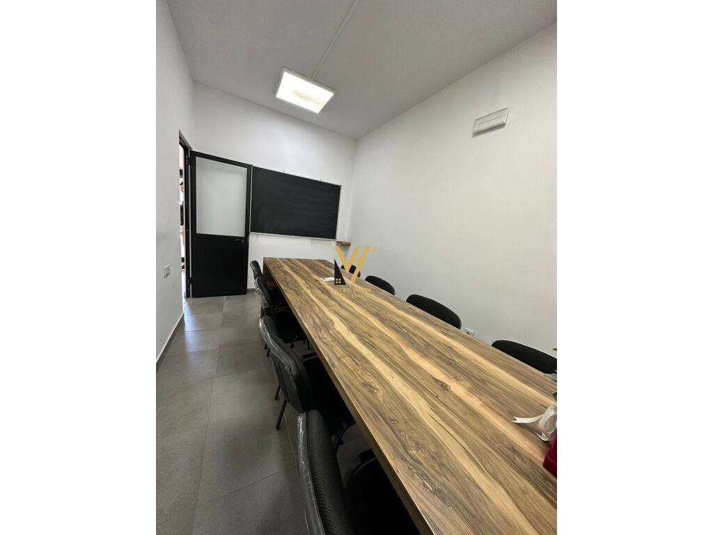 Jepet dyqan me qera te Rruga Hoxha Tahsim 70 m2 4