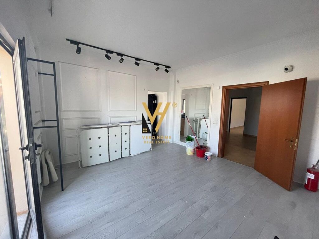 Jepet ambient biznesi me qera te Unaza e Re 210 m2