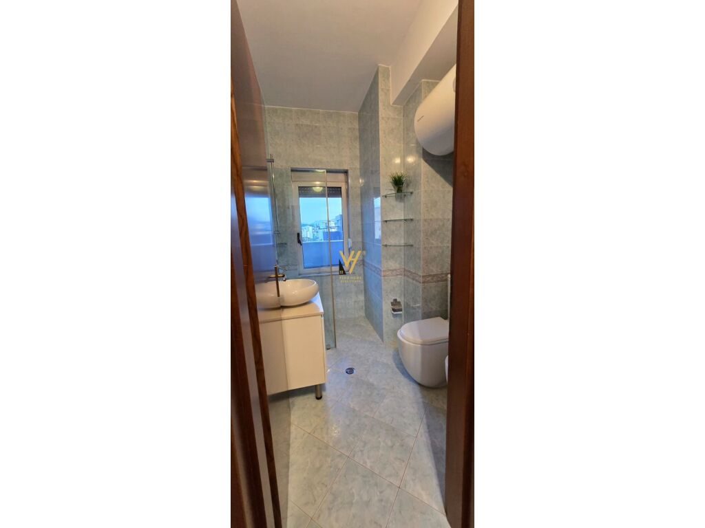 Jepet Apartament 2+1+2+ballkon me qera te Pazari i Ri 100 m2 4