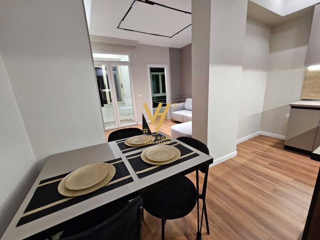 Shitet Apartament 1+1+ballkon te Qendra Kristal 60 m2 4