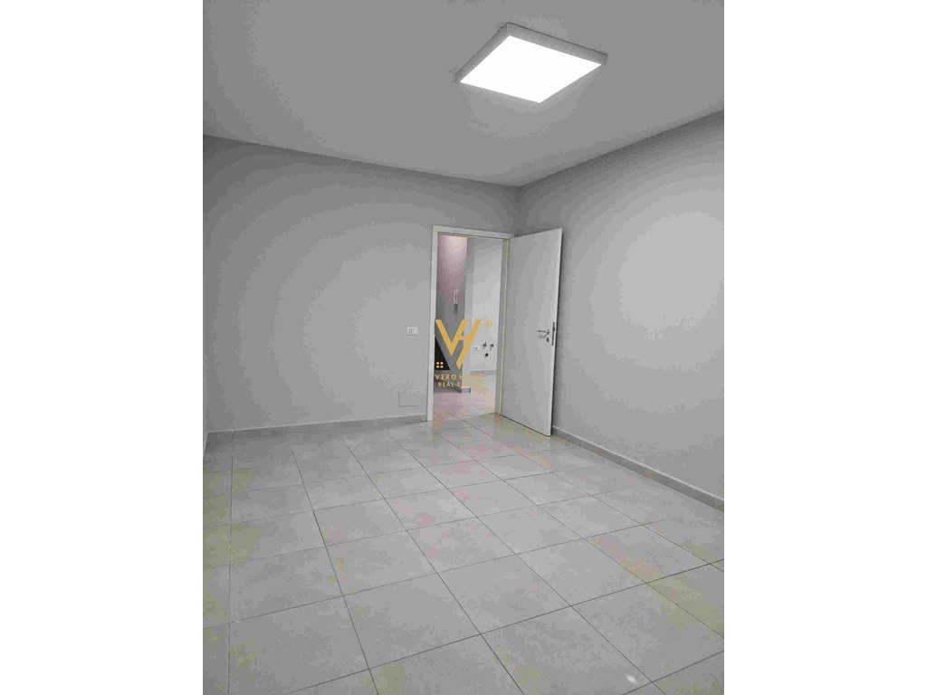 JEPET ZYRE 50 M2 ME QERA TE MANGALEMI, 21 DHJETORI 40.000 LEKE 3