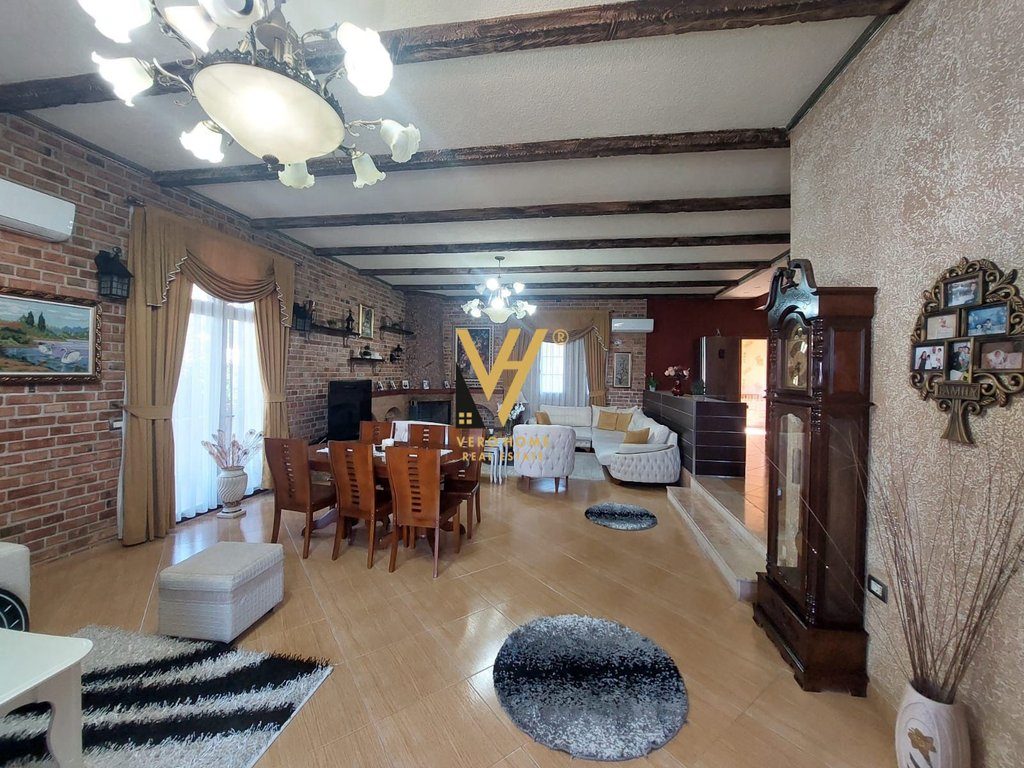 SHITET VILE 3 KATESHE+ SHTEPI 1-KATESHE NE SHKOZE 600.000 EURO 2