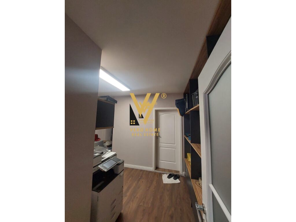 JEPET AMBJENT BIZNESI 96 M2 ME QERA TE RRUGA E DIBRES 60.000 LEKE 2