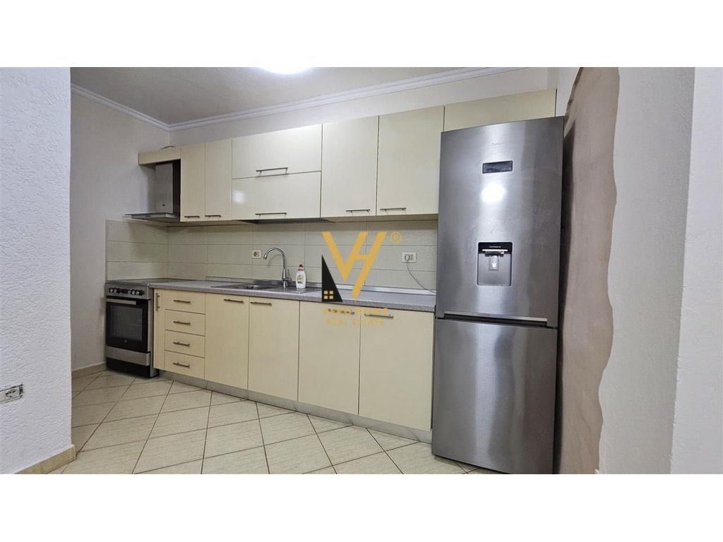 JEPET APARTAMENT 2+1+BLK ME QERA TE FERIT XHAJKO 550 EURO 2