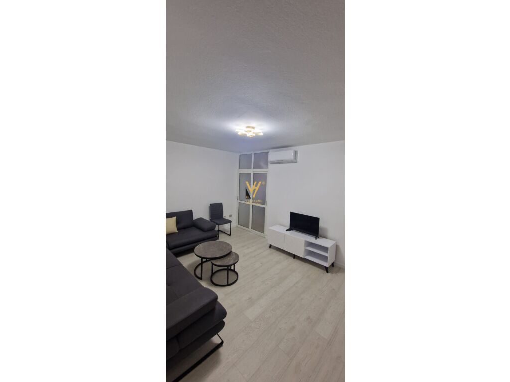 Jepet Apartament 1+1+ballkon me qera te Komuna e Parisit 65 m2 3