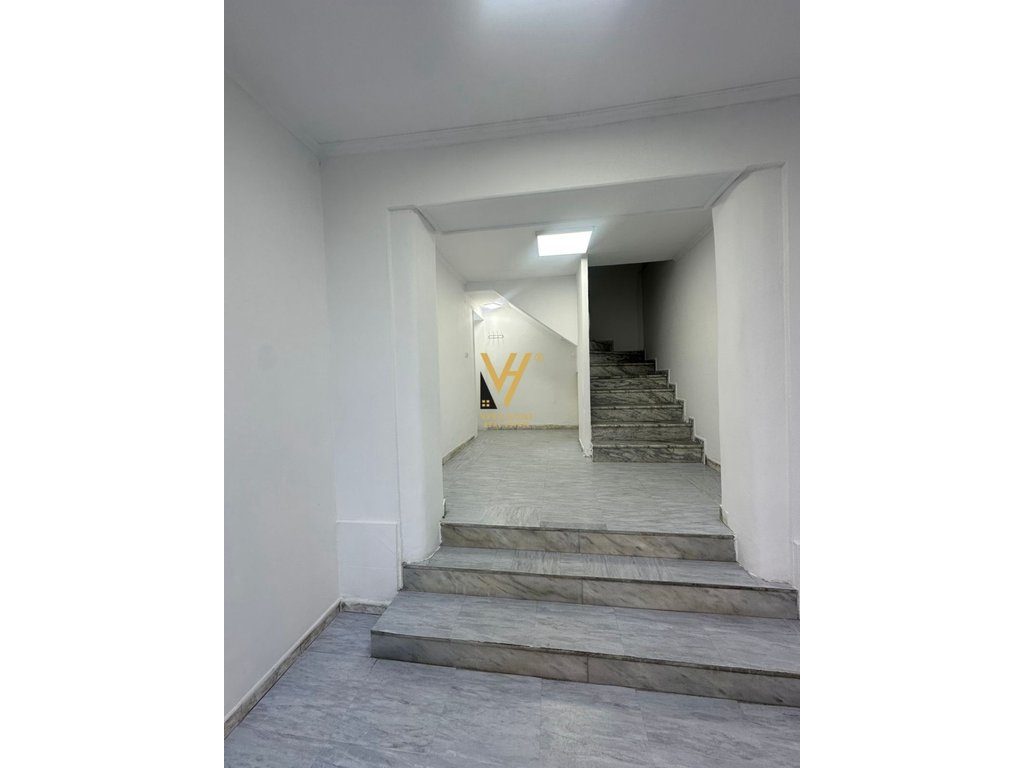 JEPET AMBIENT BIZNESI 113 M2 ME QERA RRUGA FERIT XHAJKO 100.000 LEKE 4