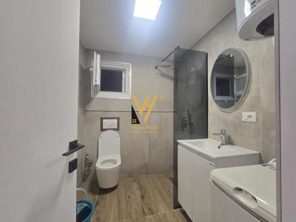 JEPET ZYRE 78 M2 ME QIRA TE BRRYLI 750 EURO 4