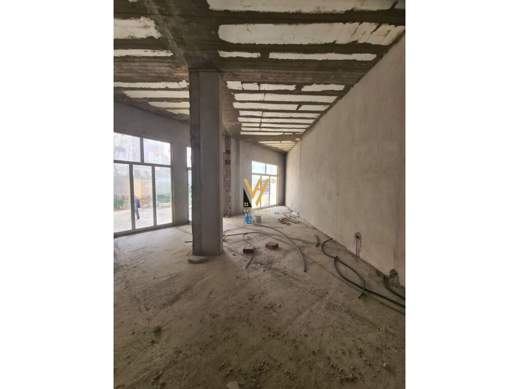 Shitet Ambient Biznesi te Liqeni i Thate 120 m2 2