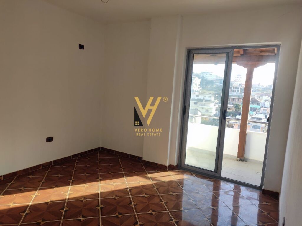 Shitet Apartament 2+1+ballkon ne Golem 100 m2