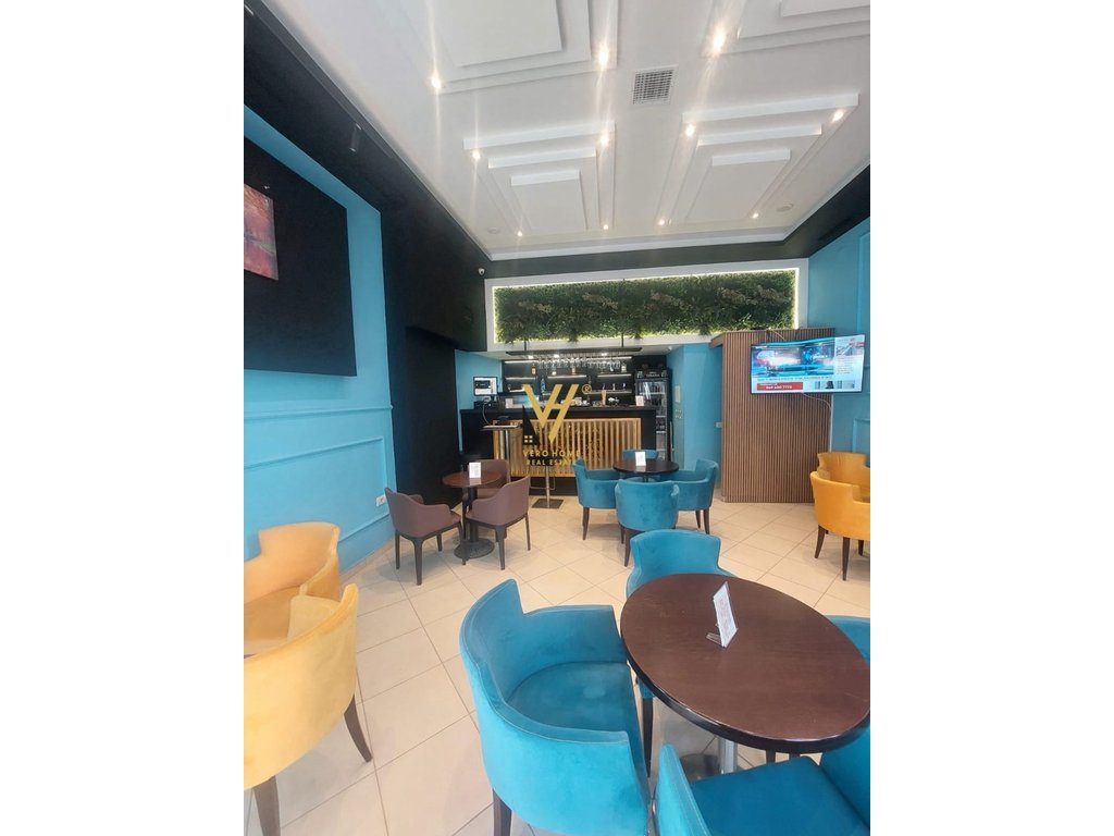 JEPET BAR KAFE 70 M2 ME QERA NE YZBERISHT 50.000 LEKE