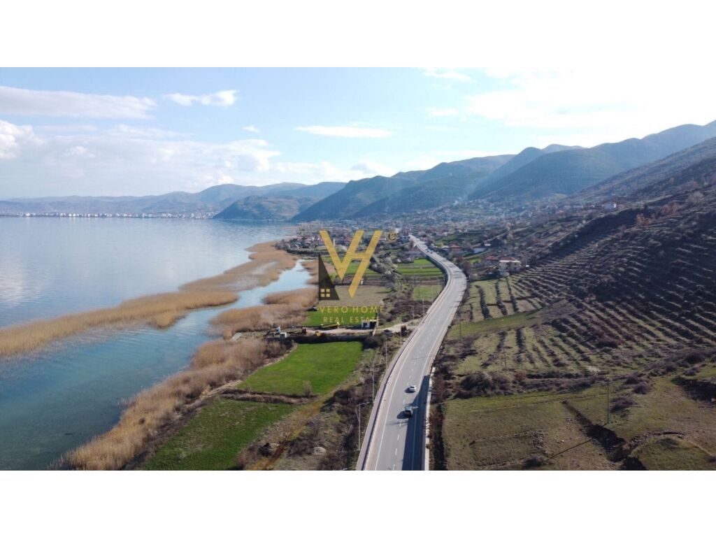 Shitet truall ne Pogradec afer liqenit 1057 m2